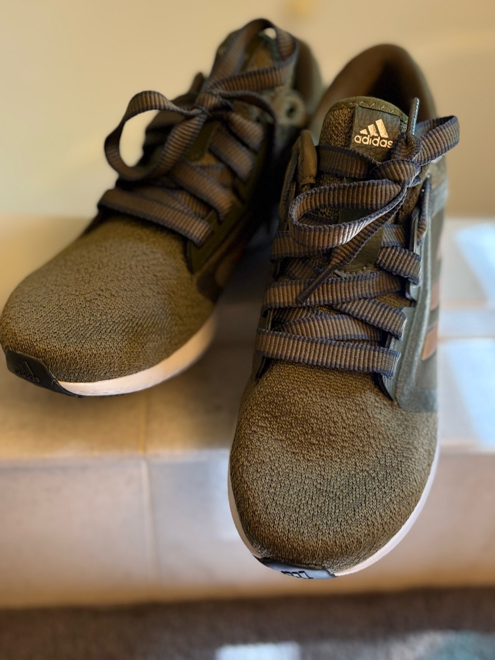 Women’s adidas Olive Green Fall Sneakers Primeblue Lux Size10 Super Cute NWOT
